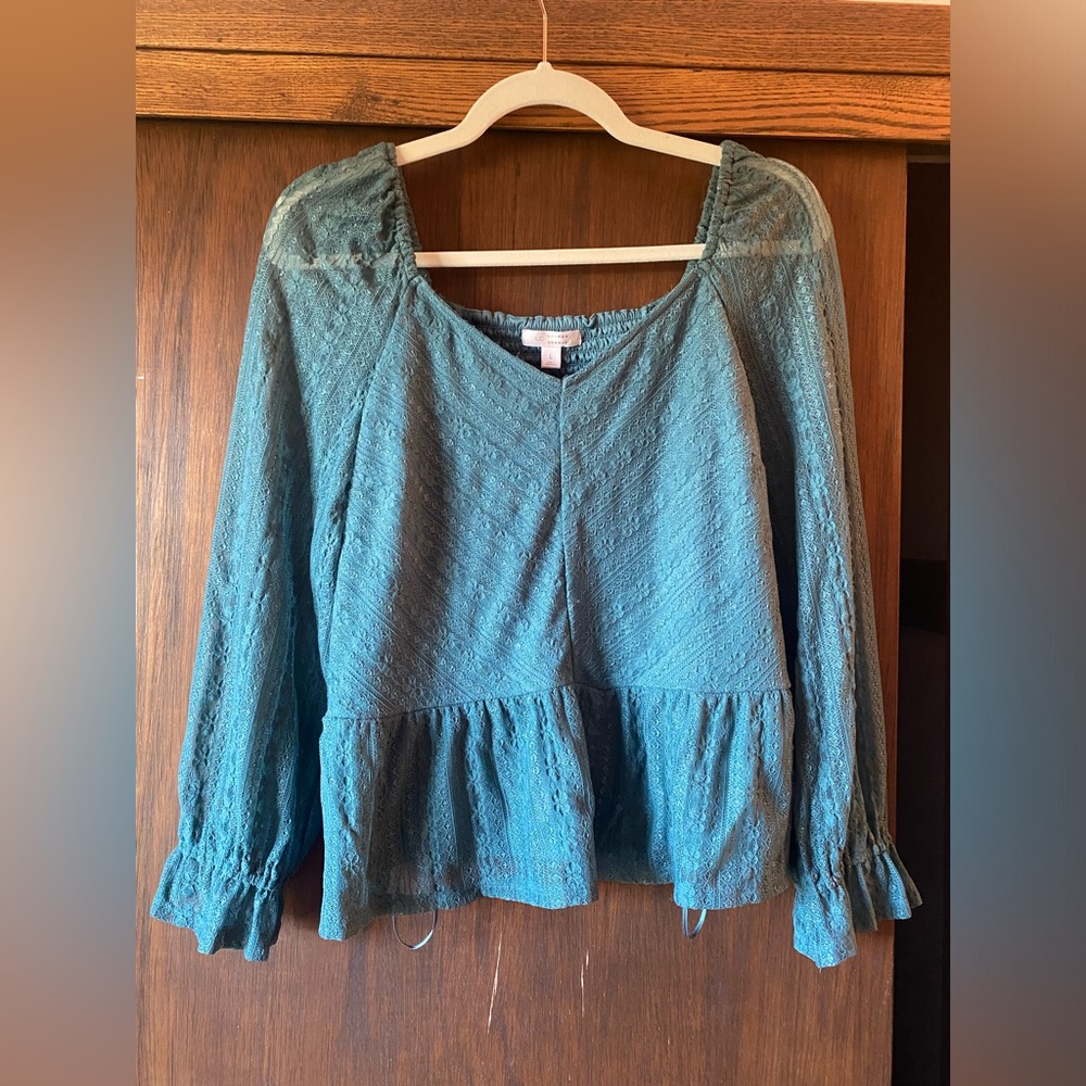Lauren Conrad lace‎ sleeve blouse